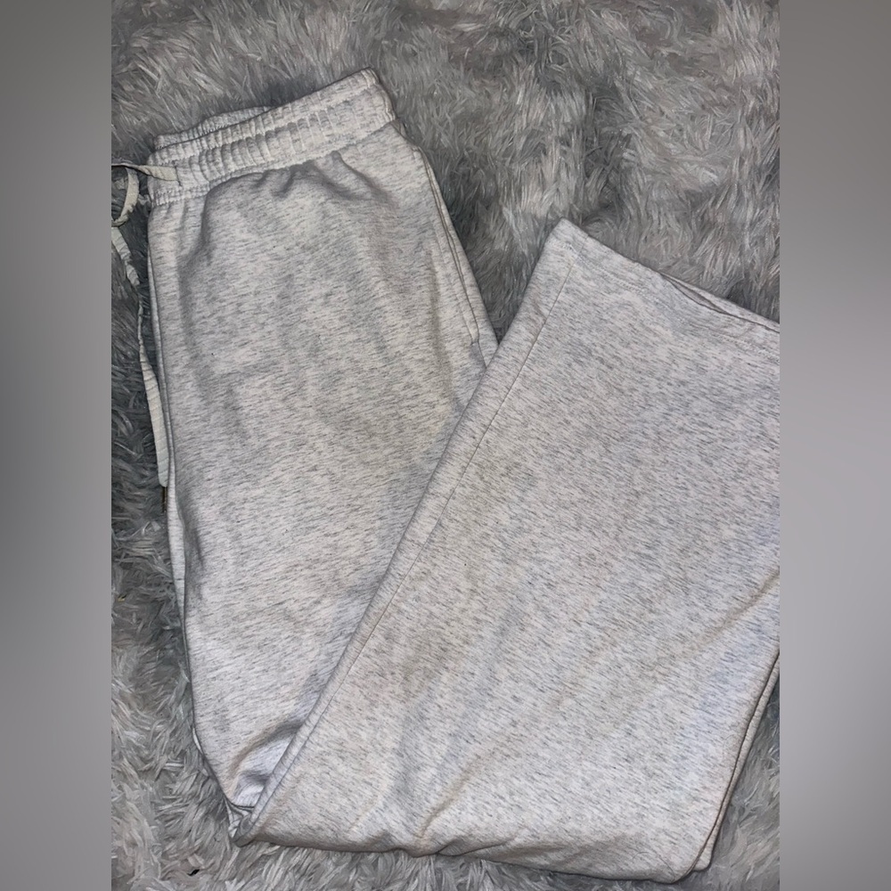 Women's We Wander Light Gray Sweatpants - EUC Size Small